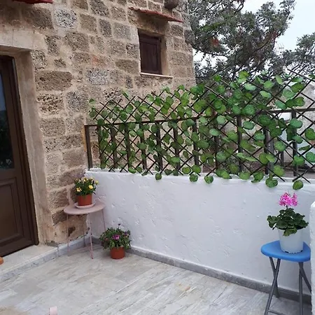 Traditional Stone House 아파트 Rhodes City