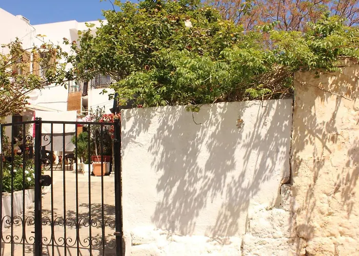 Traditional Stone House 公寓 *